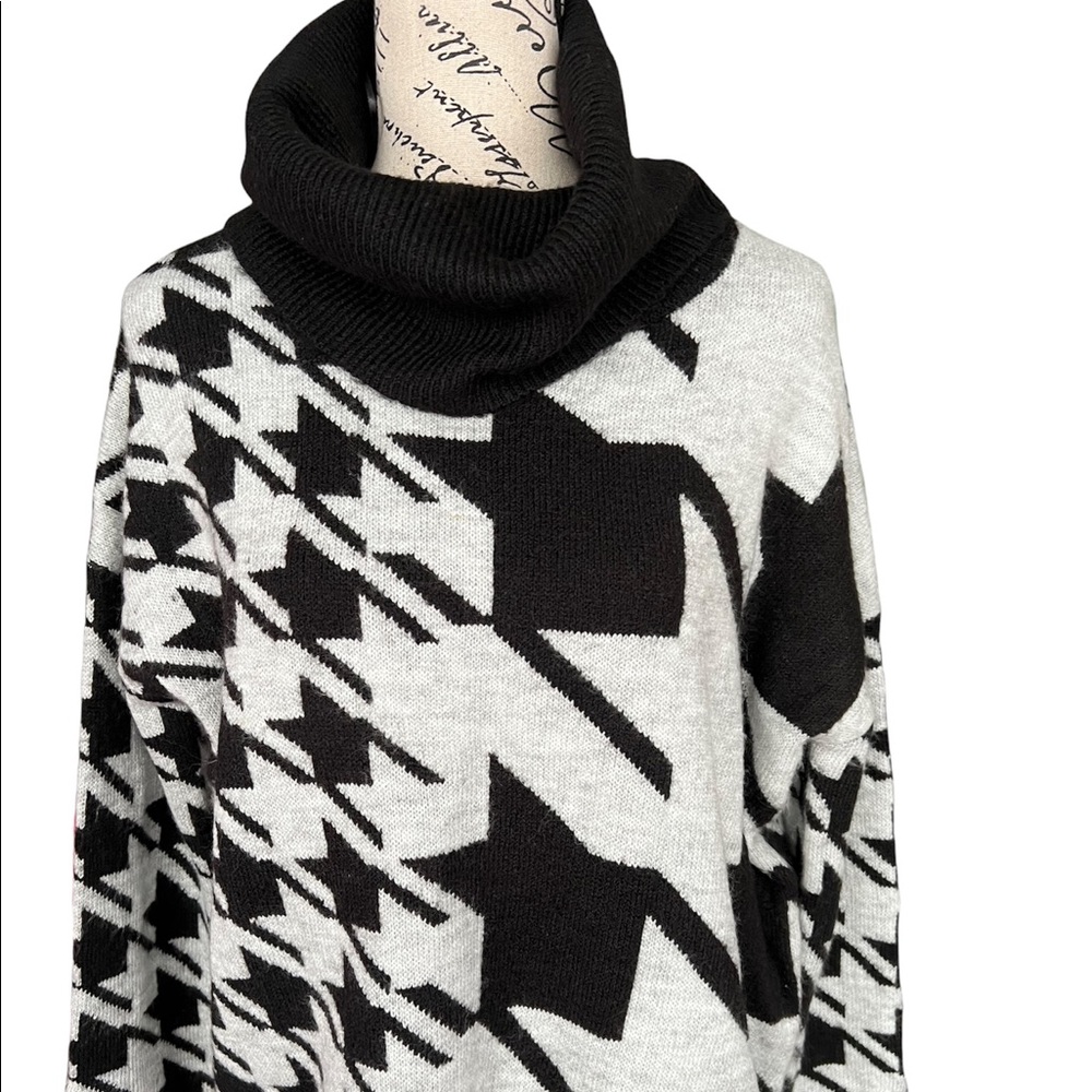 William Rast Sweater - Picture 4 of 11